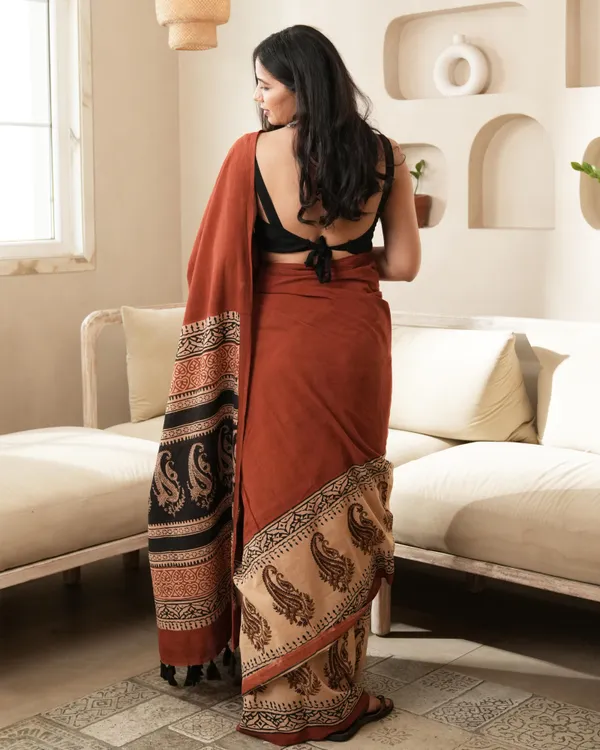 Rust_Orange_Cotton_Paisley_Print_Mulmul_Saree_For_Women